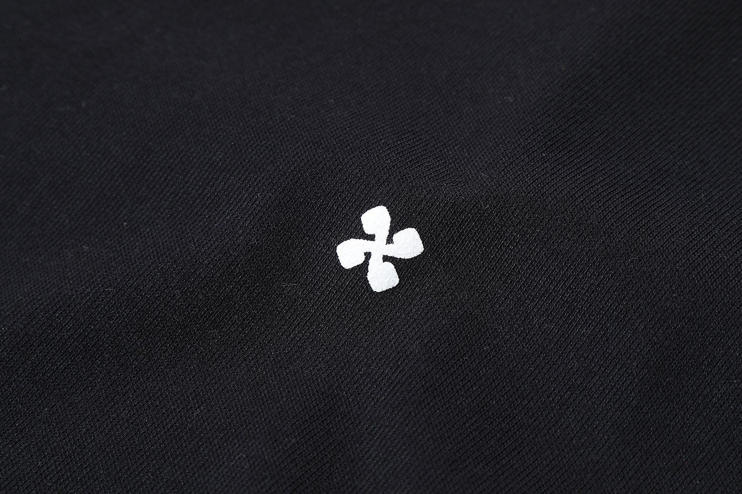 Black cropped t-shit